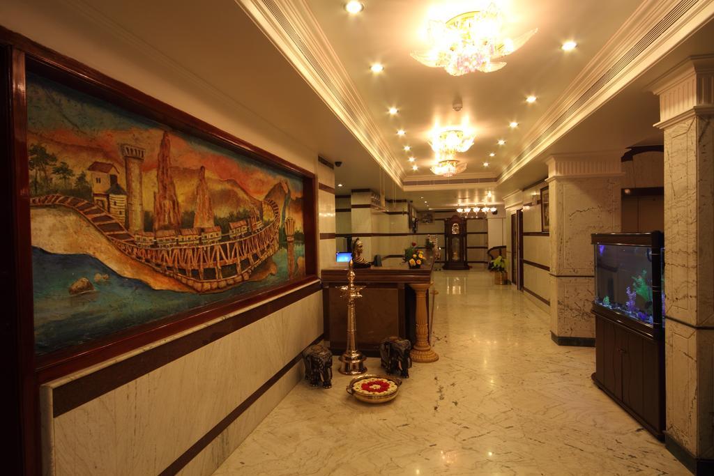Hotel Pigeon International Bangalore Buitenkant foto