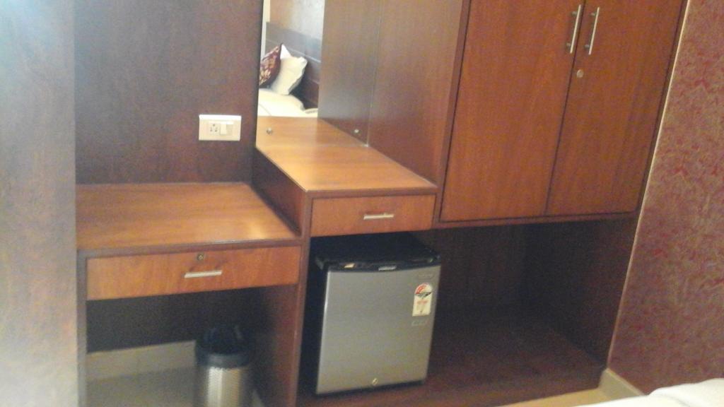 Hotel Pigeon International Bangalore Buitenkant foto