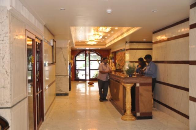 Hotel Pigeon International Bangalore Buitenkant foto