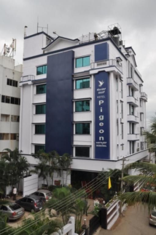 Hotel Pigeon International Bangalore Buitenkant foto